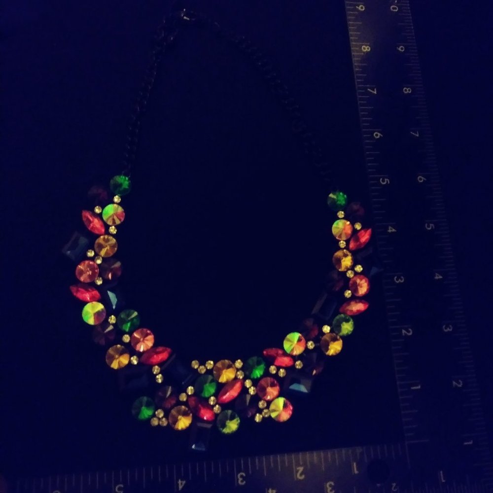 Colorful statement necklace - Picture 5 of 10
